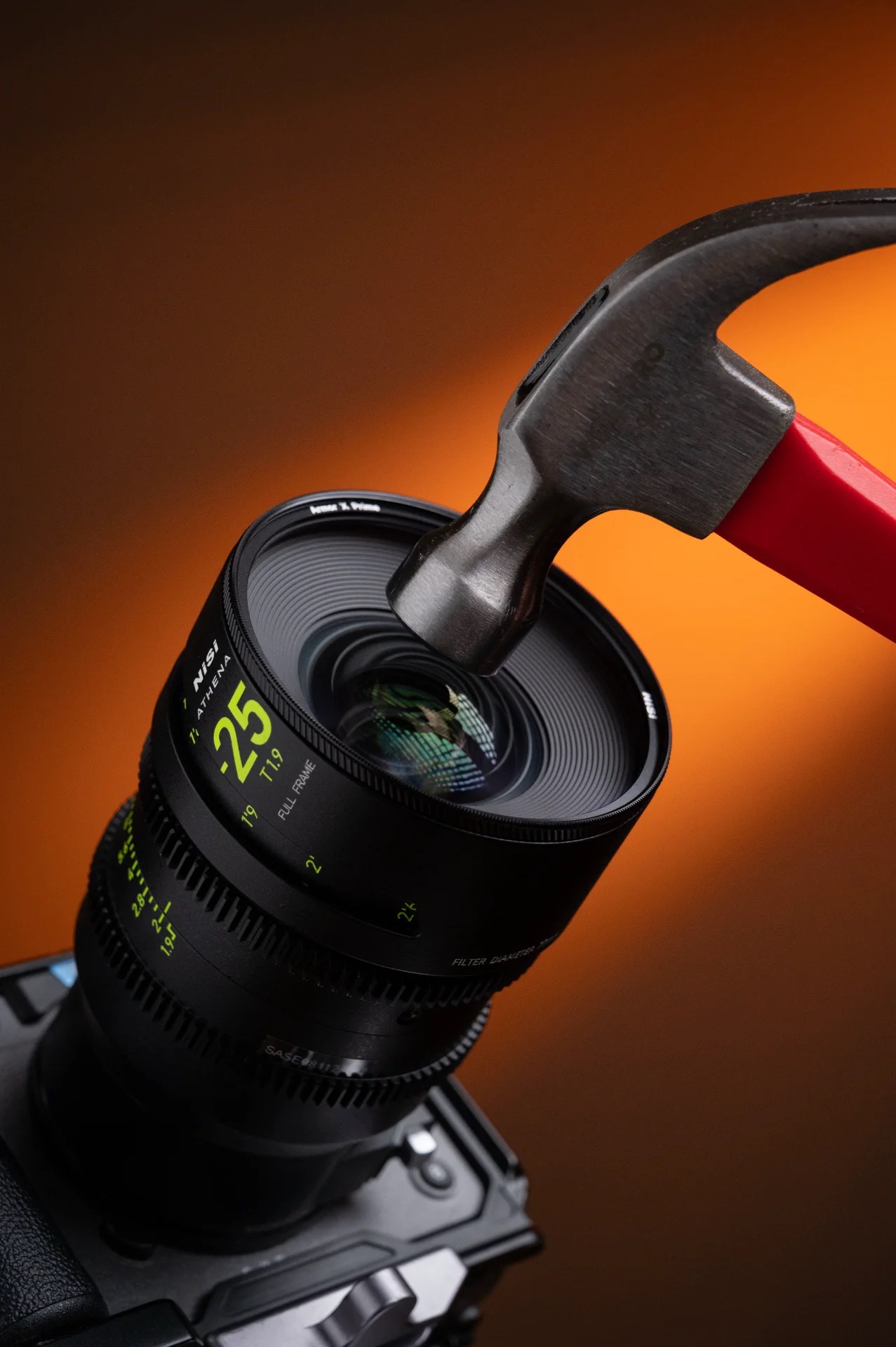 NiSi Armor X Shield - hammer test